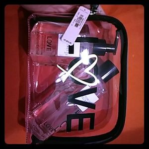 Fragrance mist and fragrance wash set  a nice bag.